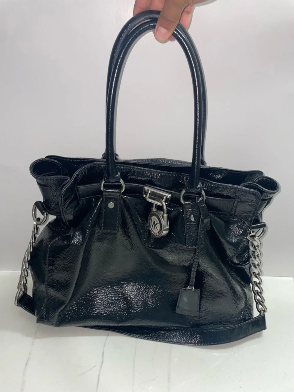 MICHEAL Michael Kors Silver-Tone Hardware Black Patent Leather Shoulder Bag